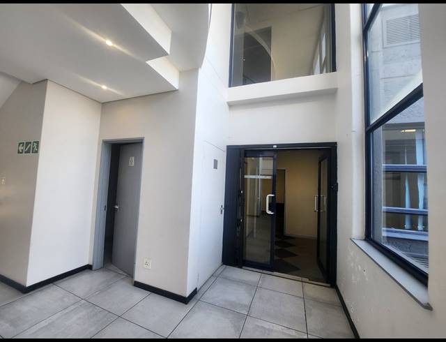 170M² OFFICE TO LET IN VORNA VALLEY